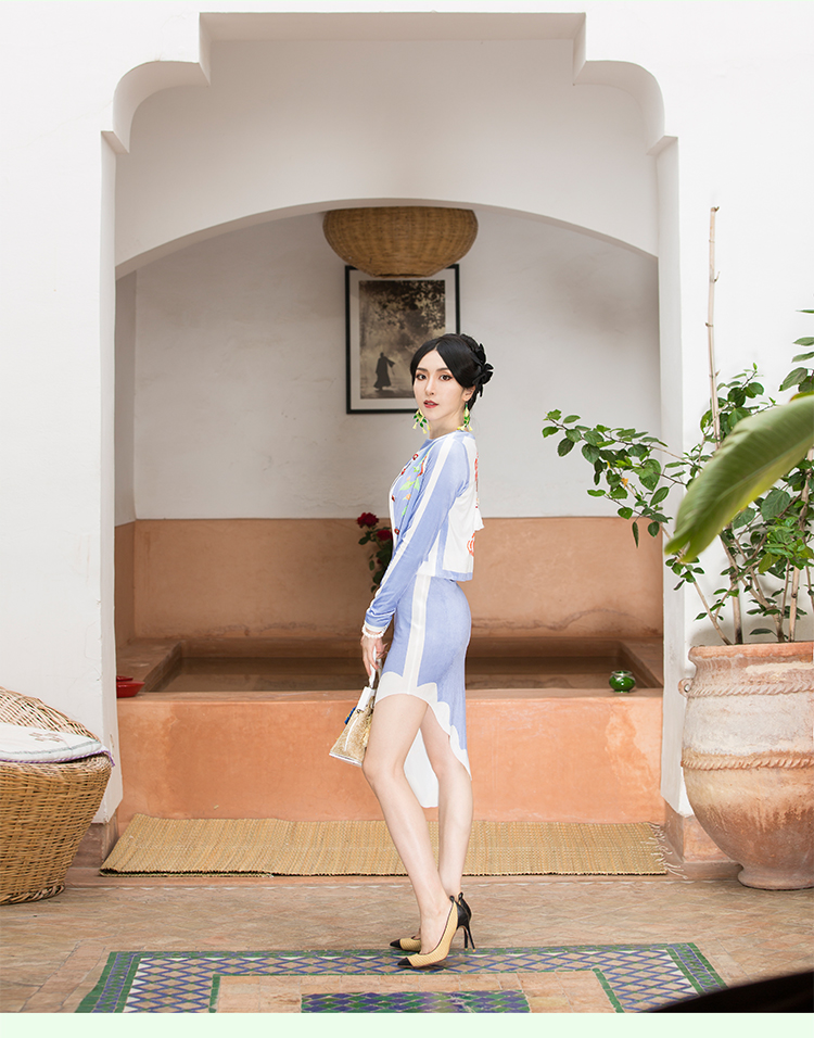 Ma thuật Q độc quyền thiết kế ban đầu thương hiệu nhung in ngắn không đối xứng lượn sóng bên áo khoác áo khoác áo gió nữ