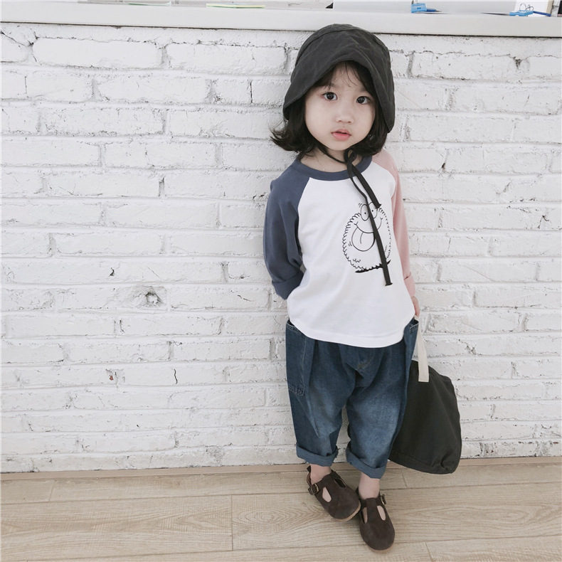 Giảm giá 20% khi không trở về Mùa thu nam và nữ tay áo dài dễ thương Áo sơ mi cotton bé mềm mại Áo phông màu tương phản raglan áo phông bé trai 1 tuổi