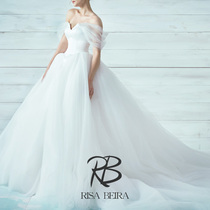 RISA original high-end customized Floating Lamp popular simple one word shoulder Palace tuft dress big tailed wedding dress