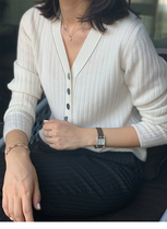 Old Horse Marius 100% Cashmere Shell Buckle Pullover Cardigan Women Soft and Comfortable Elegant Joker