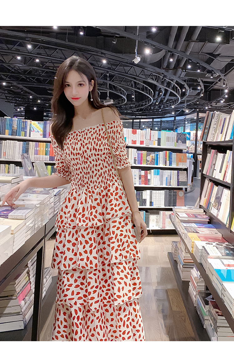 VK旗艦店 韓國學院風一字領花瓣印花短袖洋裝