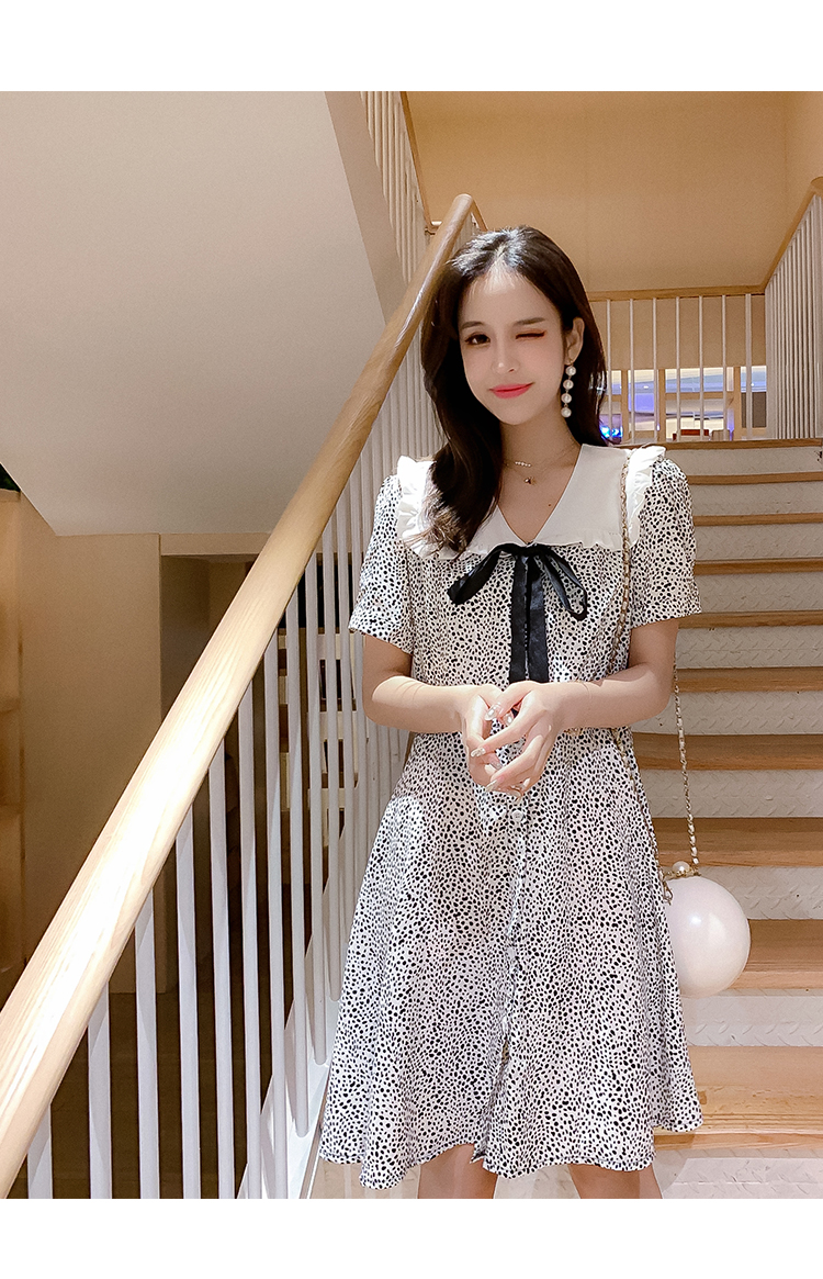 VK旗艦店 韓國風復古木耳邊娃娃領圓點單排扣短袖洋裝