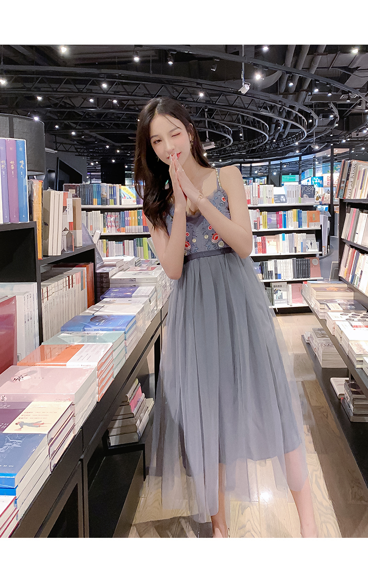 VK旗艦店 韓國風刺繡花朵拼接網紗細肩帶無袖洋裝