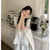 Lu Xiaotuan вертикальная полосатая рубашка с короткими рукавами и костюм для женщин в 2025 году летняя новая корейская темпераментная одежда