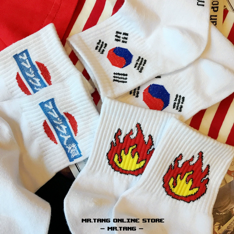 Đường phố Hàn Quốc hip-hop nguyên bản retro Harajuku ngọn lửa ống ngắn vớ cotton nam và nữ vài xu hướng vớ thể thao - Vớ thể thao