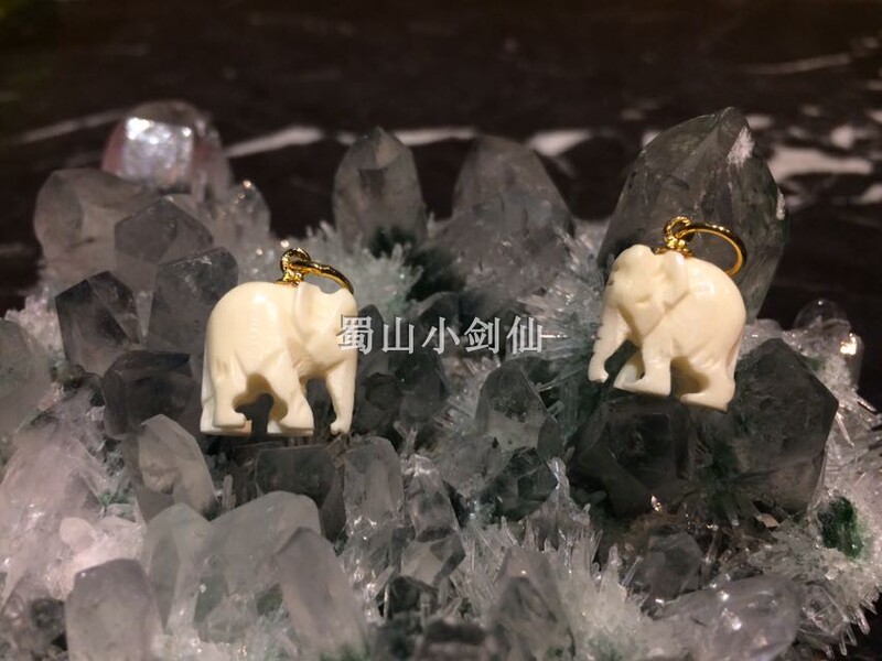 Thailand Imported Bone Carving Mammoth Baby Elephant Pendant Handmade Carving DIY Baby Elephant Accessory Thailand Imported Bone Carving Mammoth Baby Elephant Pendant Handmade Carving DIY Baby Elephant Accessory