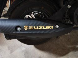 ເຫມາະສໍາລັບ Suzuki Geek Sa 155UY125UU125 ການປົກຫຸ້ມຂອງທໍ່ລະບາຍອາກາດຕ້ານການ scalding plate anti-scalding cover decal modification accessories