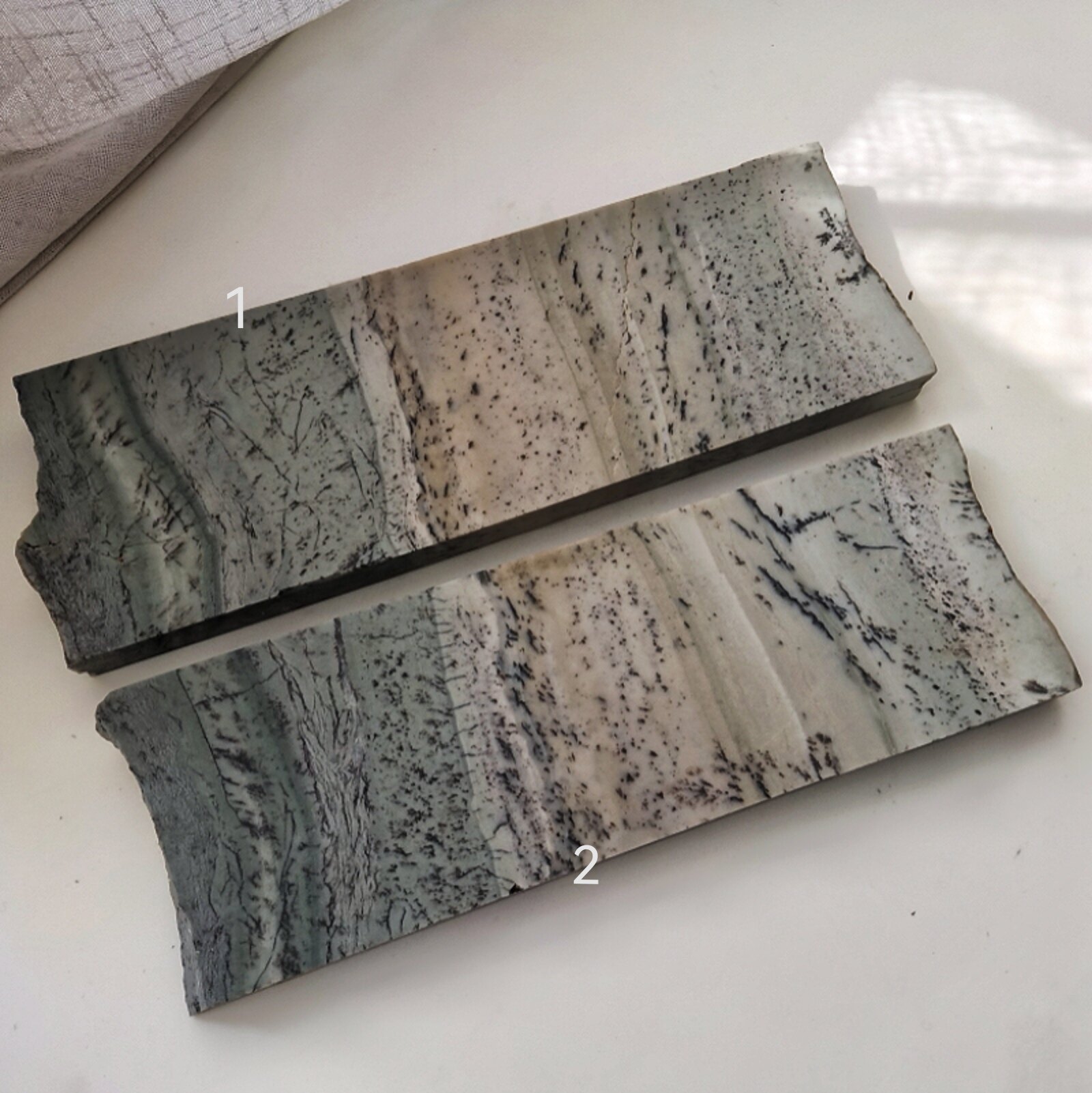 товар из китая 东北椴树林草花玉石板料手镯料摆件 绿浆料 No brand