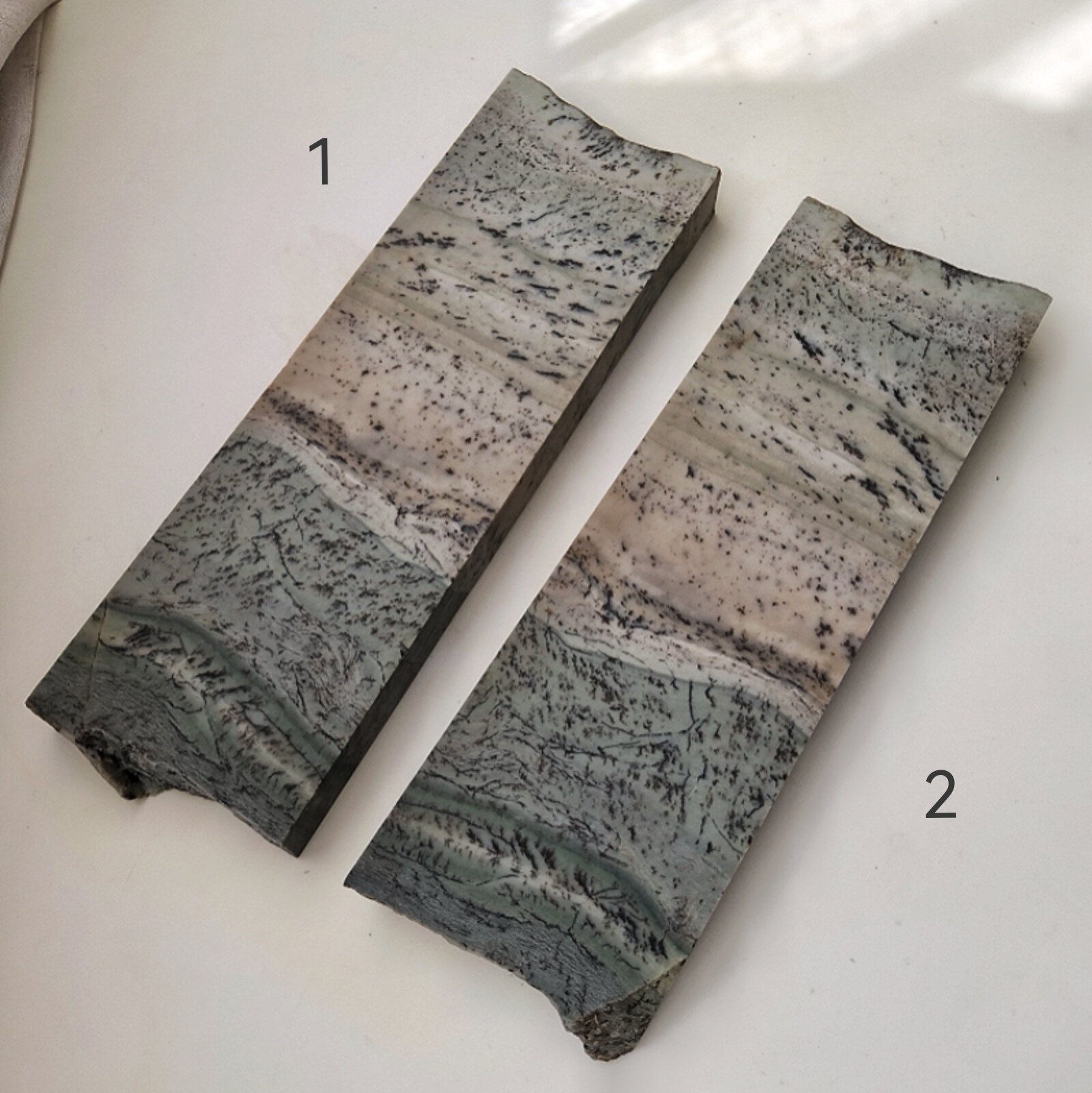 товар из китая 东北椴树林草花玉石板料手镯料摆件 绿浆料 No brand