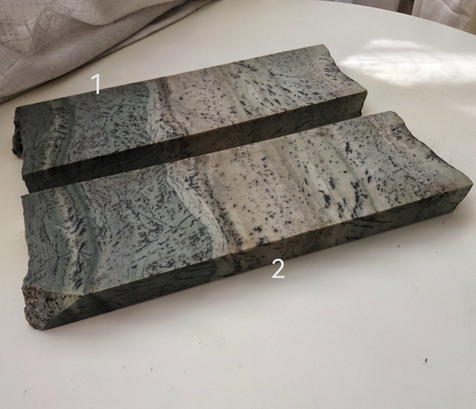 товар из китая 东北椴树林草花玉石板料手镯料摆件 绿浆料 No brand