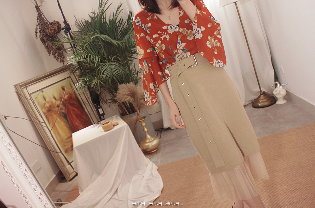 Xianxian lưới váy! Retro ngã ba phía trước màu rắn cao eo váy váy dài với vành đai B 1021 chân váy 3 tầng