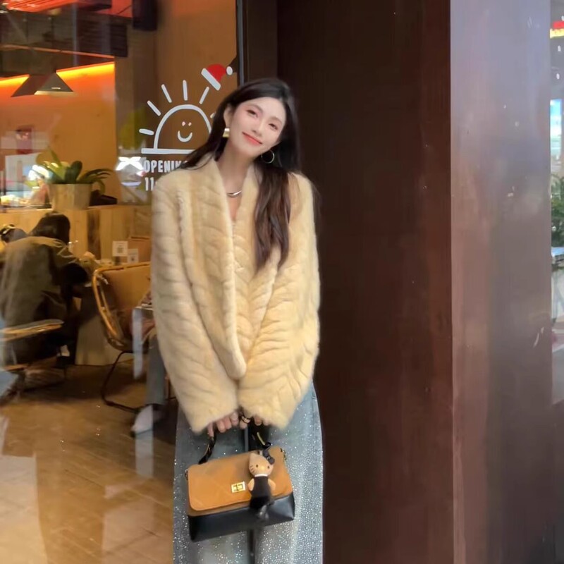 Golden Leaf Mink Gentle Style Lamb Wool Short Coat for Women, Thickened Eco-Friendly Fur, High-End Imitation Mink Fur Coat for Winter