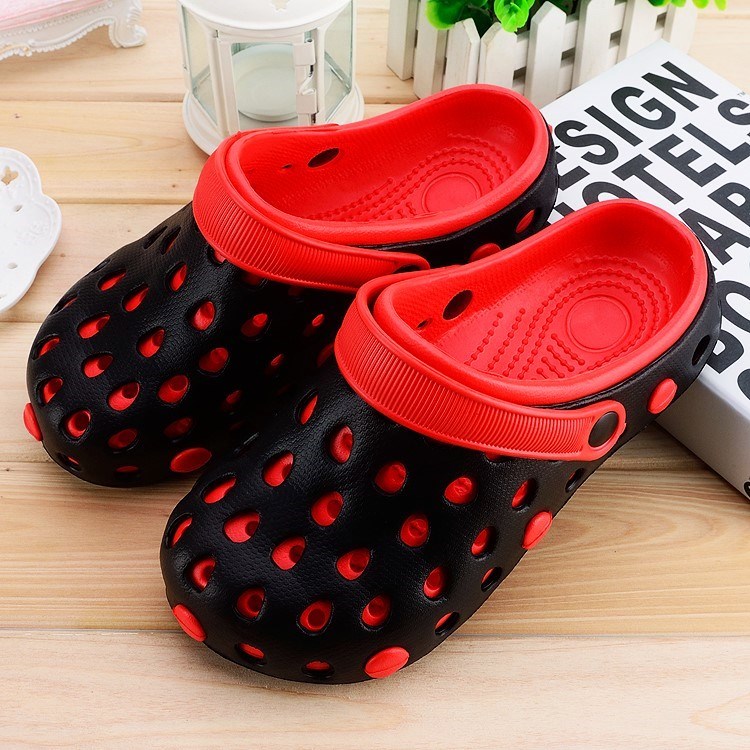 Sandals and slippers men's and women's big head personality non-slip seaside hollow summer pig cage wearing hole shoes kitchen boys versatile