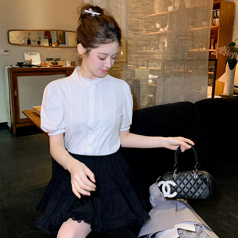 Tang Qianxi's Fairy-Like Gentle Summer Stand-Collar Lace Patchwork White Shirt-Style T-Shirt with Puff Sleeves, Loose and Chic Top