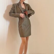 Zhao San sparkling gray aged dress women 2021 New V collar skirt design sense two-piece set