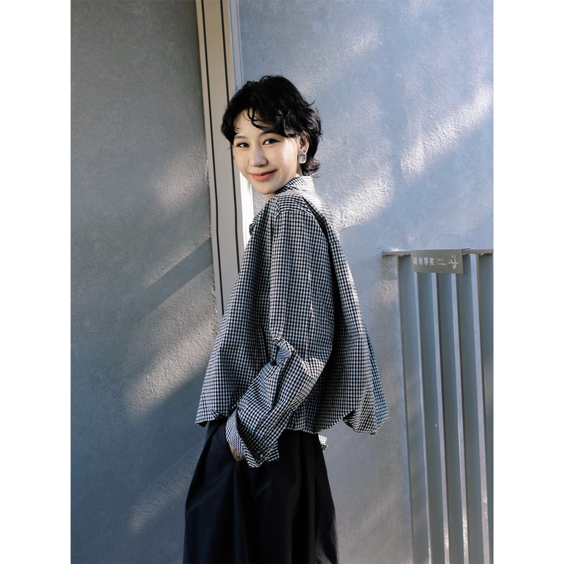 Tt Designer [Yan Fei Lu] Retro-Style Plaid Shirt for Women, New Summer Design with Small Flared Edges