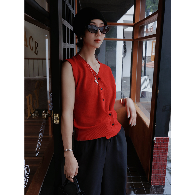 Tt Designer [in a Small Space] Lazy Style, Flattering and Elegant V-Neck Red Wool Knit Sweater for Women, New Spring Collection