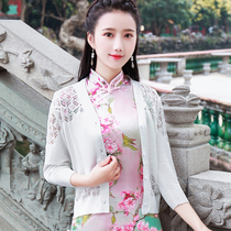 A shawl with a cheongsam a wild openwork knitted cardigan a small jacket with a waistcoat a lazy spring and a skirt