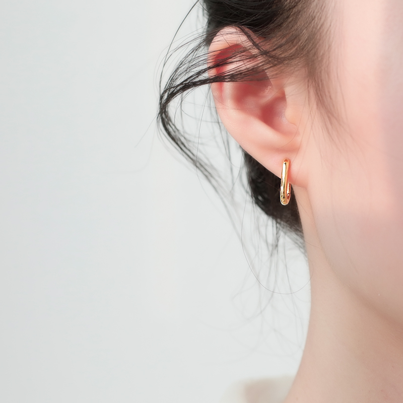 925 pure silver ear buckle woman 2021 new wave summer 100 hitch round face earring mesh red Korean version of fragrant wind earrings 2022