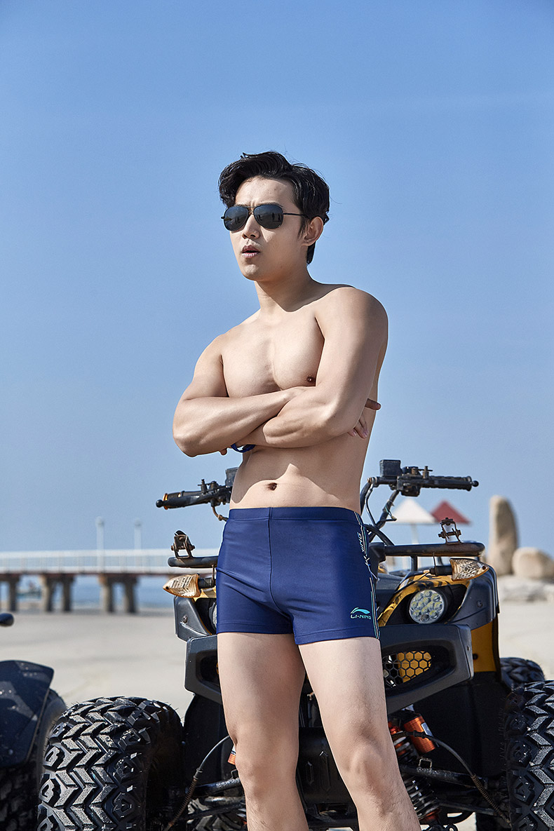 Quần bơi Li Ning thời trang nam khô nhanh Pingjiao bãi biển suối nước nóng gợi cảm người lớn bơi thân người mới bắt đầu thiết bị bơi đồ bơi nam