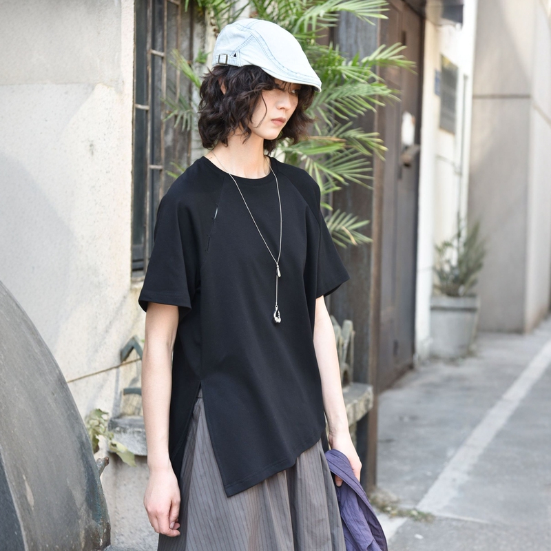 Design-Inspired Raglan Sleeves, Irregular Hem with Slits, Niche Pullover T-Shirt Top for Women, Model 89758