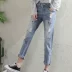 Quần jeans rách quần nữ ăn xin mùa xuân hè 2020 Phiên bản mới của Hàn Quốc in hình Mickey là kiểu quần mỏng của trường đại học cộng với quần harem size - Quần jean Quần jean