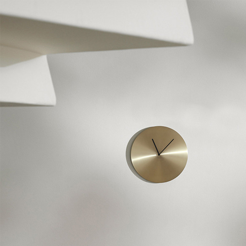 Nordic minimalist hanging clock metal living room watch and watch creative brass bedroom hanging watch mute art and watch decoration table