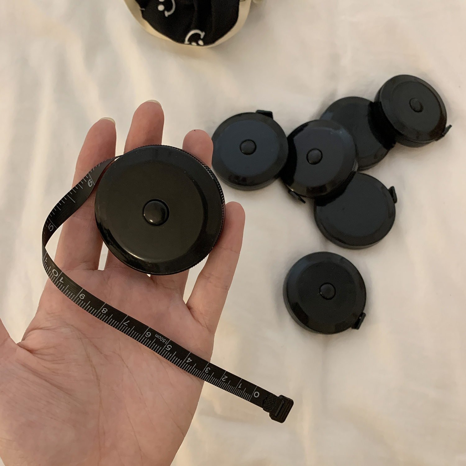 Xingqing helps grocery shop measure the surrounding bras of special size ruler black mini - roll ruler 1 5 m