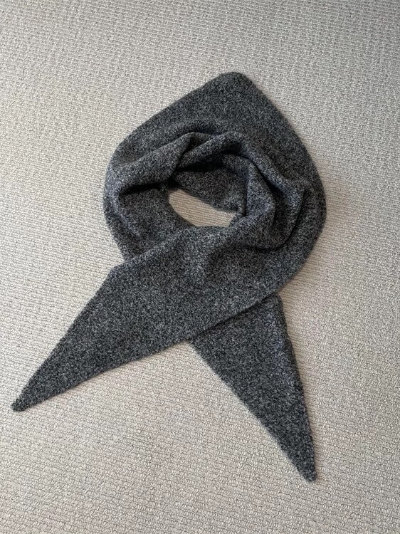 The New Fashion Trend! Home, a Triangular Scarf Made from a Blend of Merino Wool and Yak down Yarn