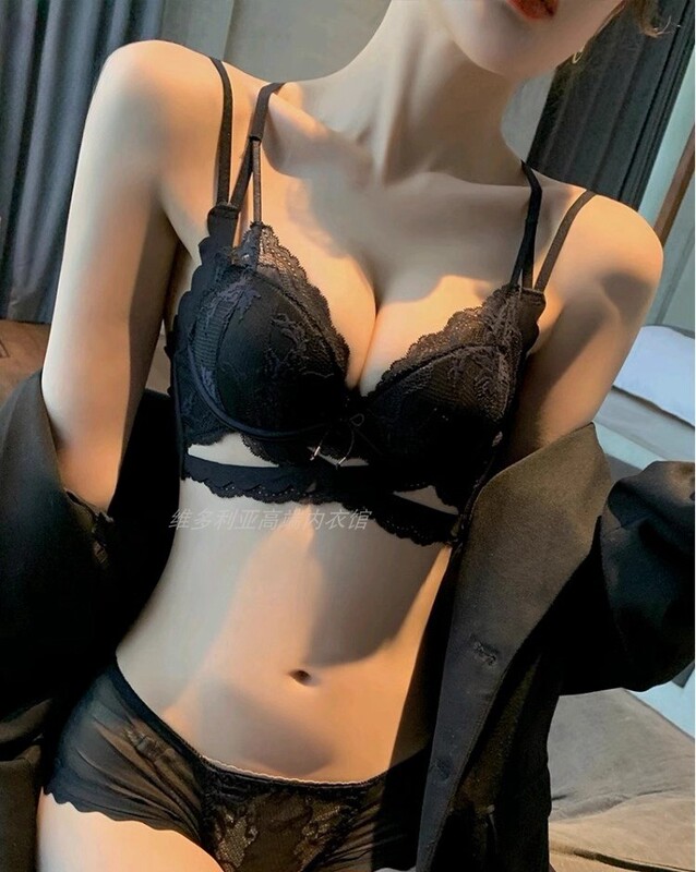 [Victoria High-End Lingerie] Small Bust Push-Up Sexy Hollow-Out Wireless Thickened Bra Set That Makes the Bust Look Bigger