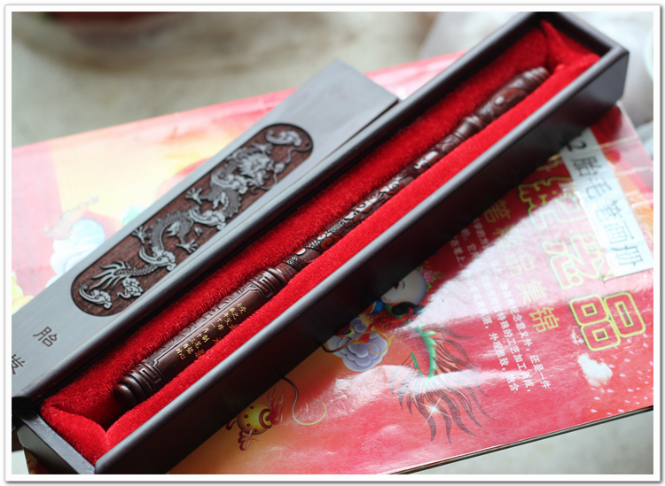 Hình vuông thân thiện với bé Baby Full Moon Gift Bộ sưu tập tùy chỉnh Bộ cọ bé Hộp lưu niệm B-38 Gỗ hồng mộc chạm nổi Rồng và Phượng hoàng - Quà lưu niệm cho bé / Sản phẩm cá nhân quà cho bé