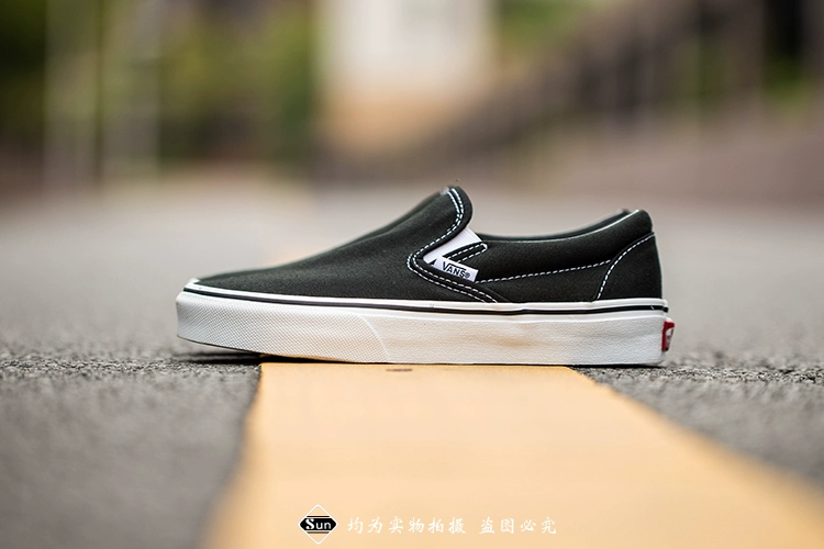 Quạt Vans Trượt trên đôi giày màu đen và trắng một đôi giày vải cổ điển Giày nam giày nữ VN-0EYEBLK