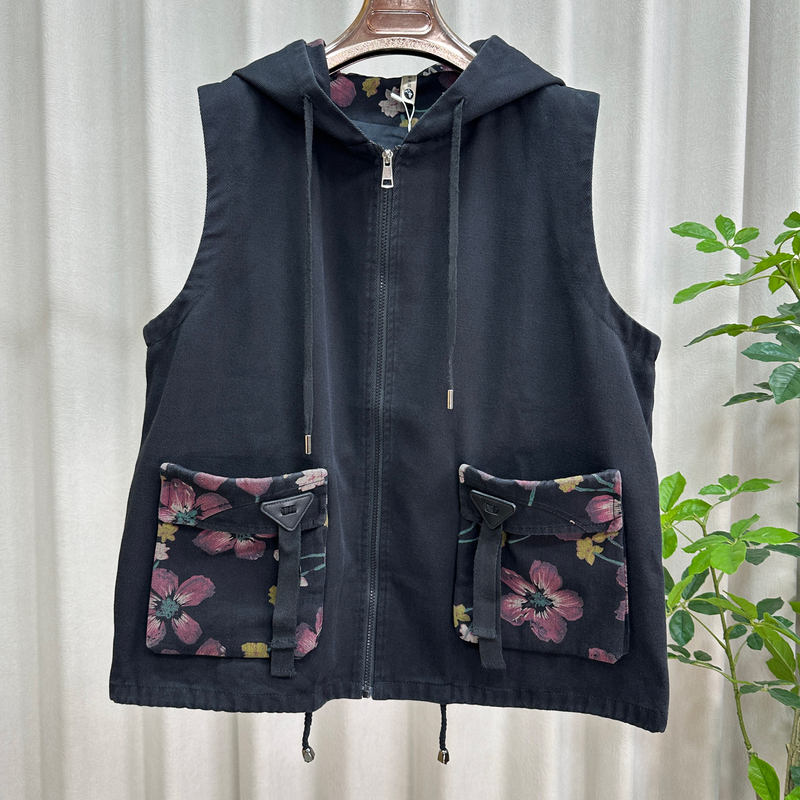 Middle-Aged and Elderly Women's Sleeveless Hooded Denim Vest, Loose Fit, Plus Size, Tummy-Covering, Slimming Waistcoat Jacket Middle-Aged and Elderly Women's Sleeveless Hooded Denim Vest, Loose Fit, Plus Size, Tummy-Covering, Slimming Waistcoat Jacket