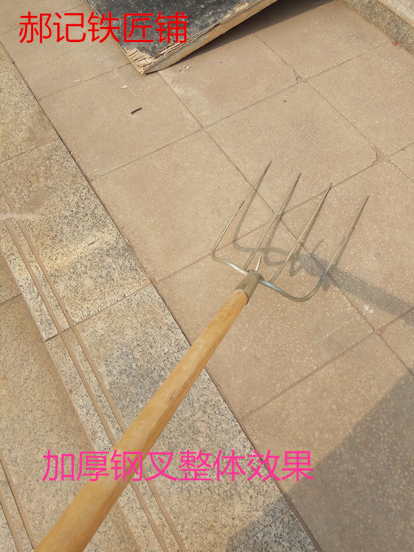 Four-strand iron fork large grass steel fork welding forged straw pile fork agricultural tools multi-tooth wooden handle rigid fork digging ground fork
