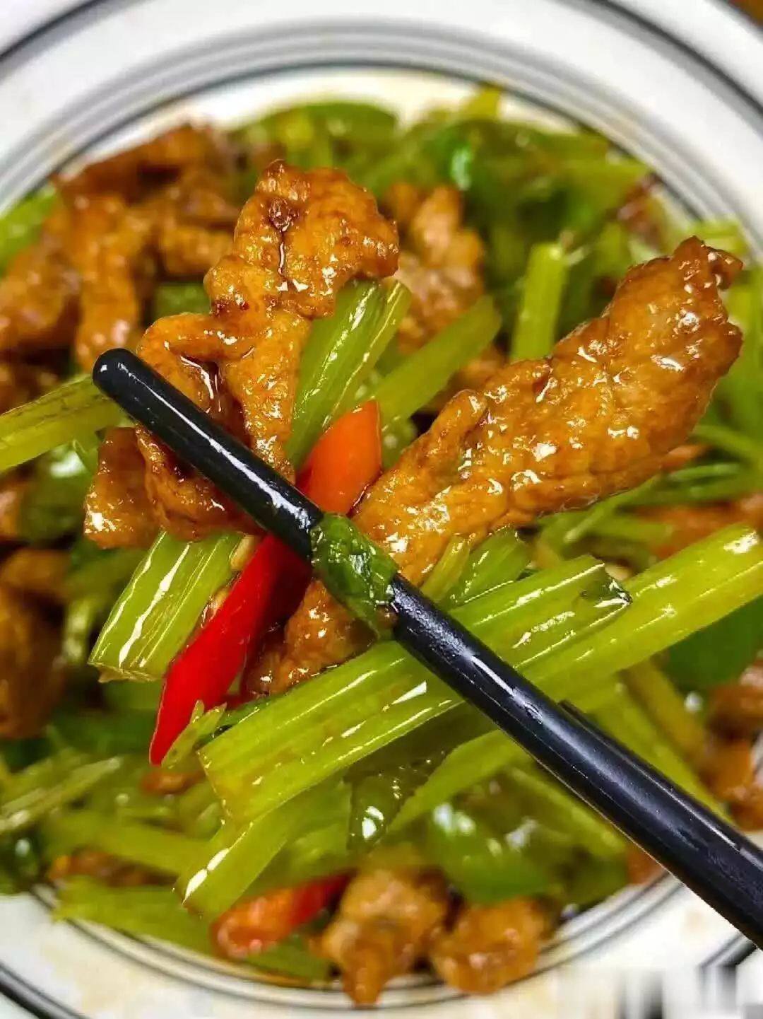 生吃芹菜:降压小能手 - 美食分享 - 淘江湖