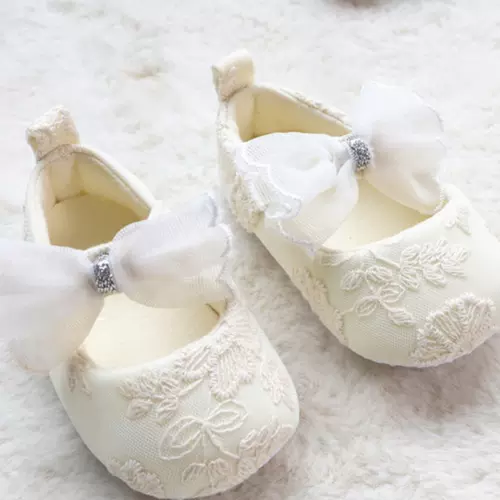 Туфли для принцессы с бантиком, шнурок-держатель, детская обувь для выхода на улицу, кружевное платье, мягкая подошва, 0-1 лет