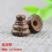 Маленькая пятиэтажная пагода из сандалового дерева из шкуры тигра.