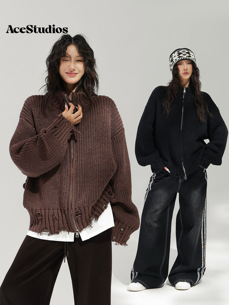 Two models wearing oversized chunky knit sweaters and relaxed streetwear outfits.