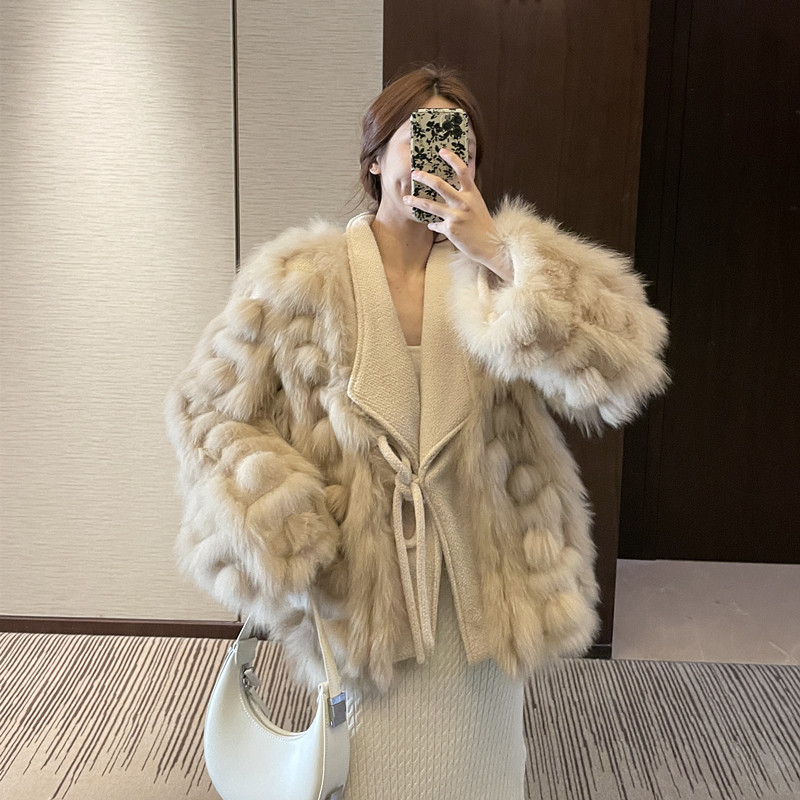 Design sense imported fox fur fur coat women's 2022 winter new young fashion knitted cardigan