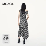 Платье MOCO, новинка осени 2025, клетчатая косая складка на плечах, асимметричный разрез и пояс MBE3DRS044