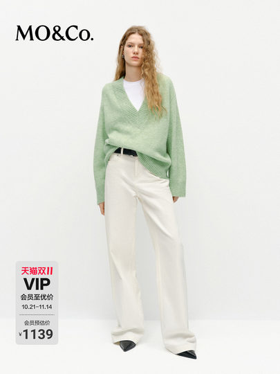 MOCO毛衣羊驼绒绵羊毛粗纺轻暖深V领宽松MBE1SWT011