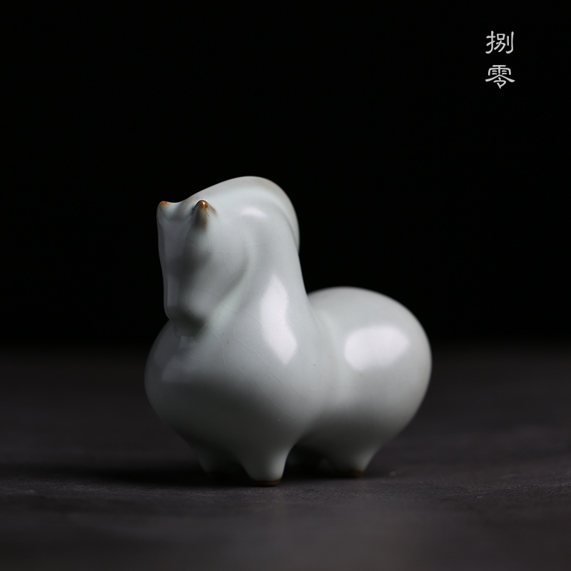 Ru Kiln Small Tang Horse Breezable Day Green Open Sheet Tea Darling Ceramic Paper Town Pen Holder Tea Tea Tea Tea Tray Small Swing Piece