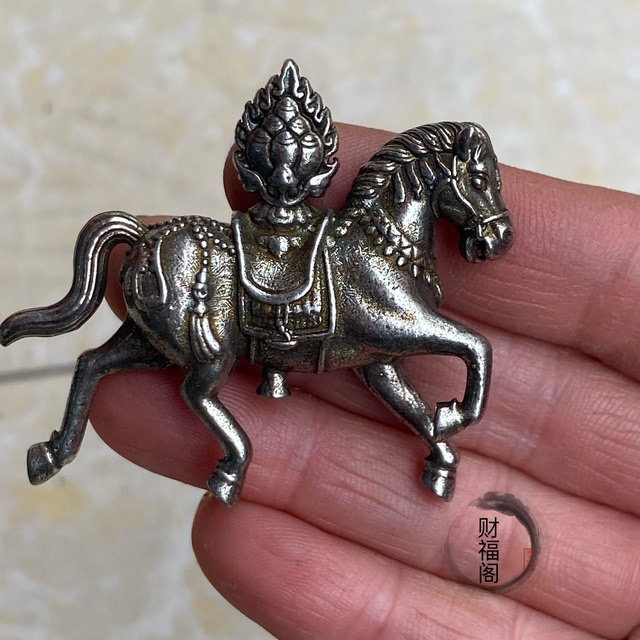 Antique antiques and miscellaneous white copper coins, pony ornaments, brass zodiac horses, BMW mini ornaments