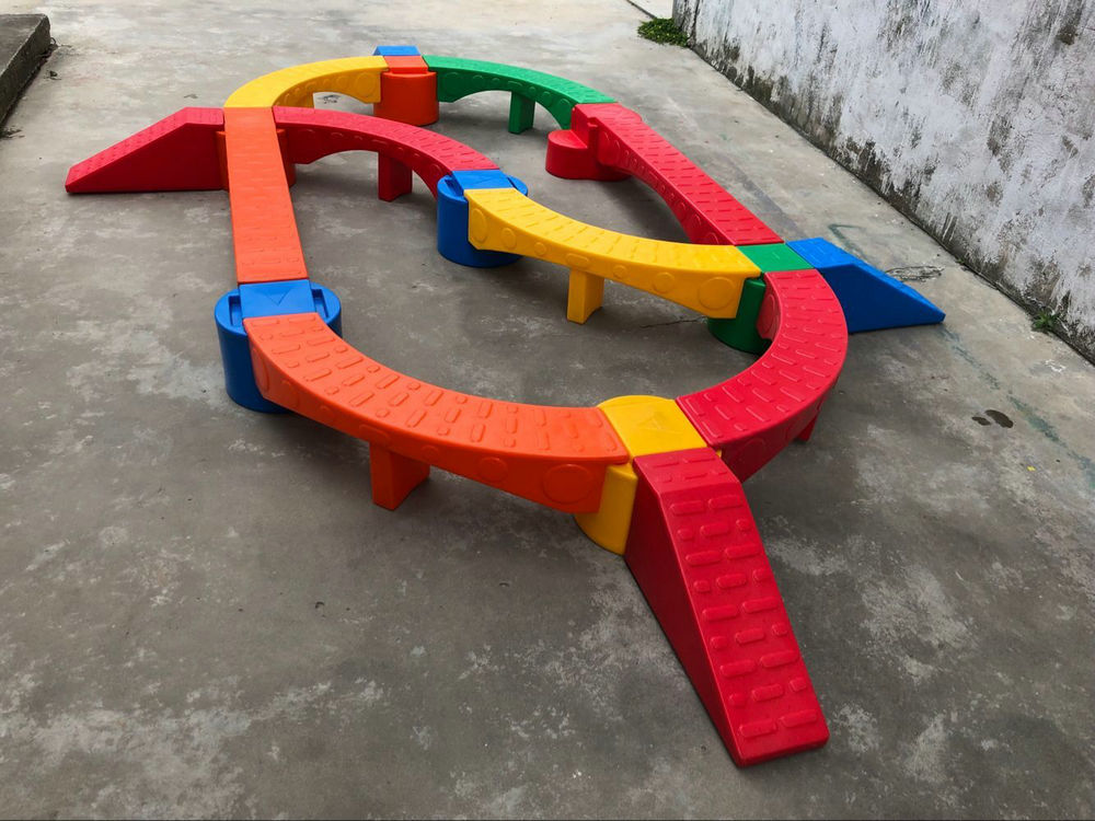 Kindergarten-specific sensory integration training equipment Plastic balance beam Children's balance training teaching equipment Single-plank bridge