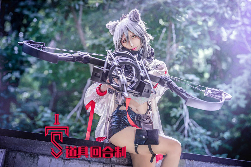 Tomorrow's Ark Black Bow Cos props to draw custom precision