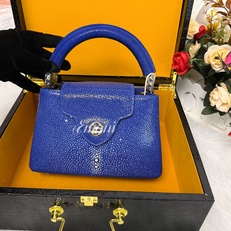 Emani 【Fan Benefits】 New V仔卡普 Full Pearl Fish Skin French Blue Diamond Buckle 21cm Small Size Emani 【Fan Benefits】 New V仔卡普 Full Pearl Fish Skin French Blue Diamond Buckle 21cm Small Size