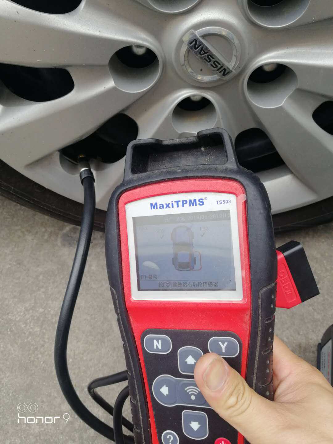 Applicable Infinity Q50LQX50QX30G25G37Q50S tire pressure sensor built-in car professional retrofit