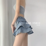 Летняя джинсовая юбка, мини-юбка, в американском стиле, крой «рыбий хвост», А-силуэт, с акцентом на бедрах