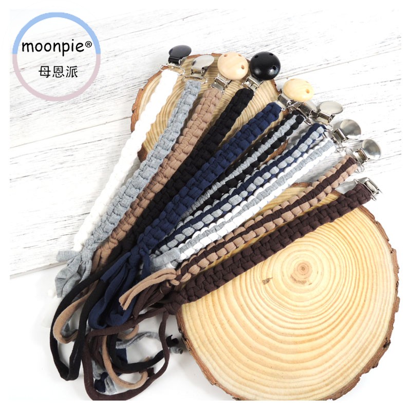 2023 German order hand knitting baby pacifier chain black and white gray tone and environmental protection pacifier against the chain