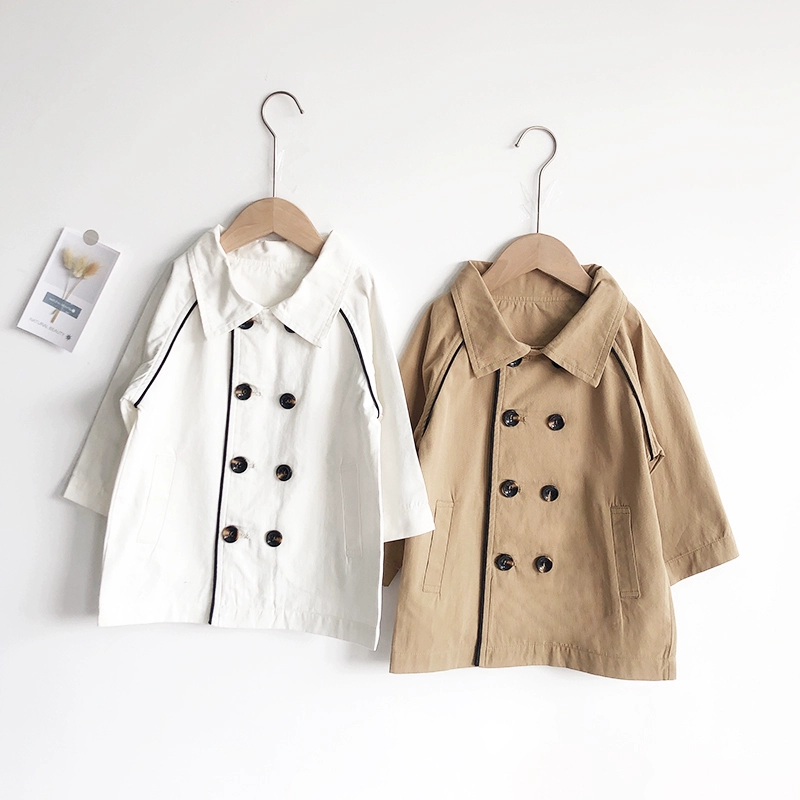 Áo khoác trench coat trẻ em cho bé trai của Chenma 2020 năm mới chiều dài giữa phong cách Anh đẹp trai Áo khoác trench cho trẻ em hai ngực - Áo khoác